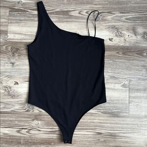 Abercrombie & Fitch Soft A&F One Shoulder Bodysuit